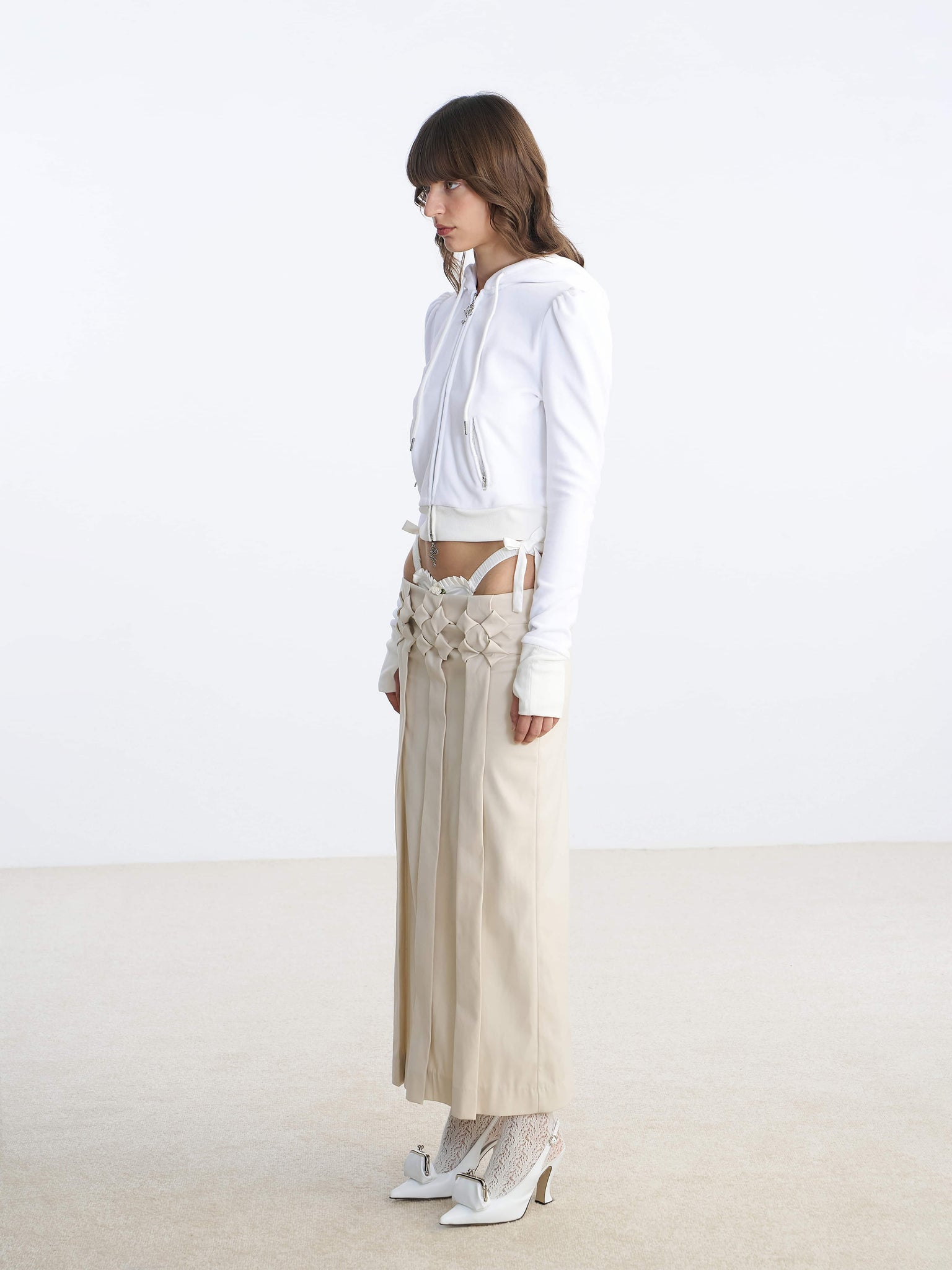 Cream flower pleats long skirt detail