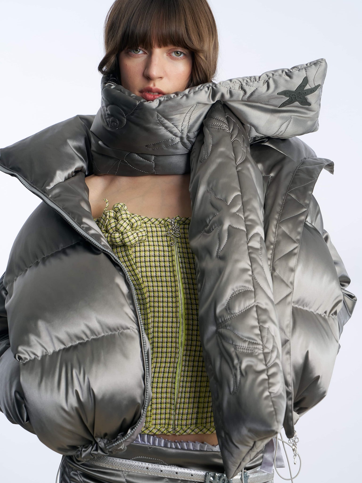 Gray shell puffer quilted scarf detail
